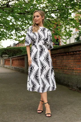 Syan Cream & Black Arrow Print Midi Dress Polite Tone Casual Core