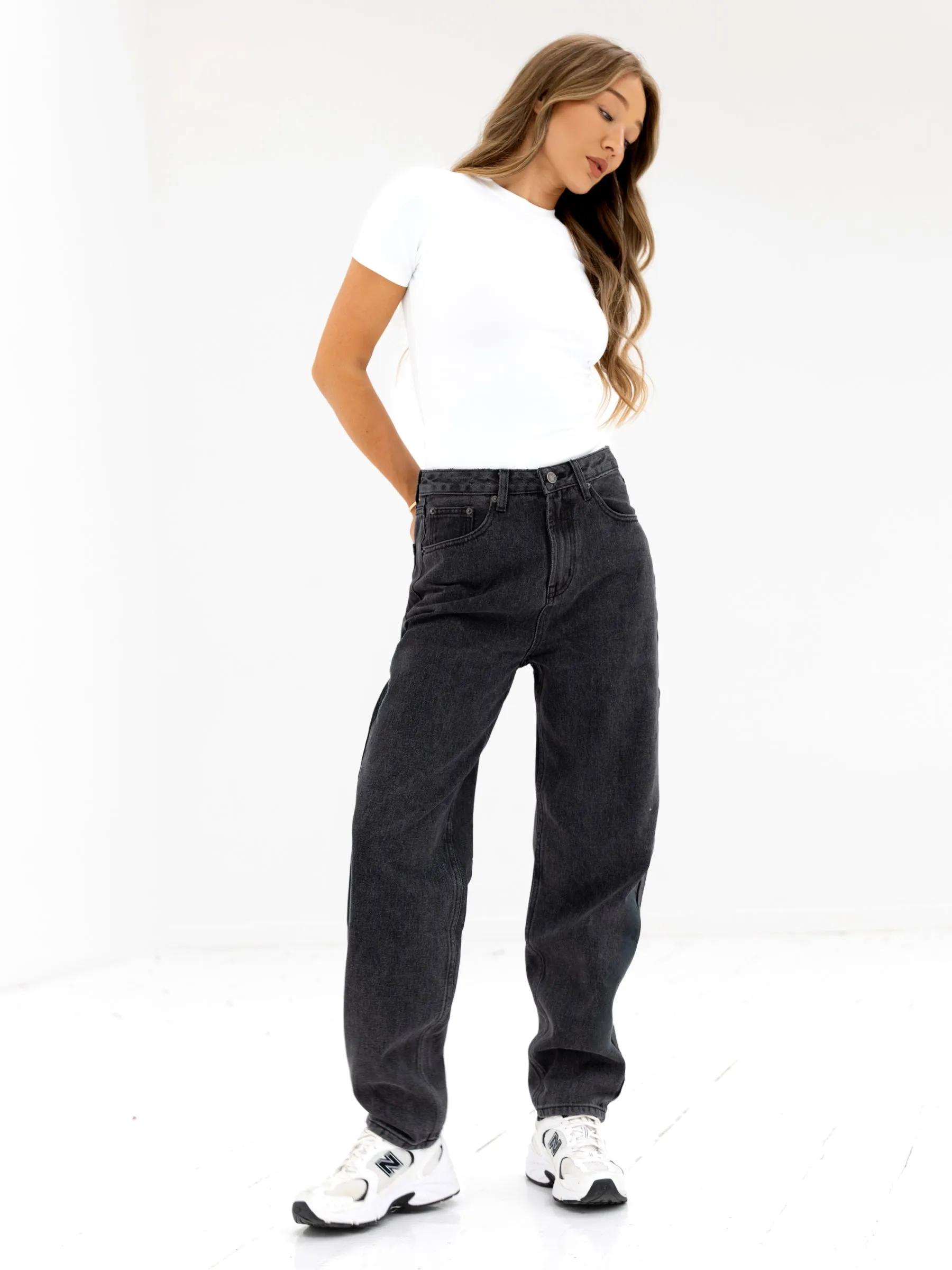 Outfit Basic Garment Washed Softness Blakely Mom Jeans - Washed Black