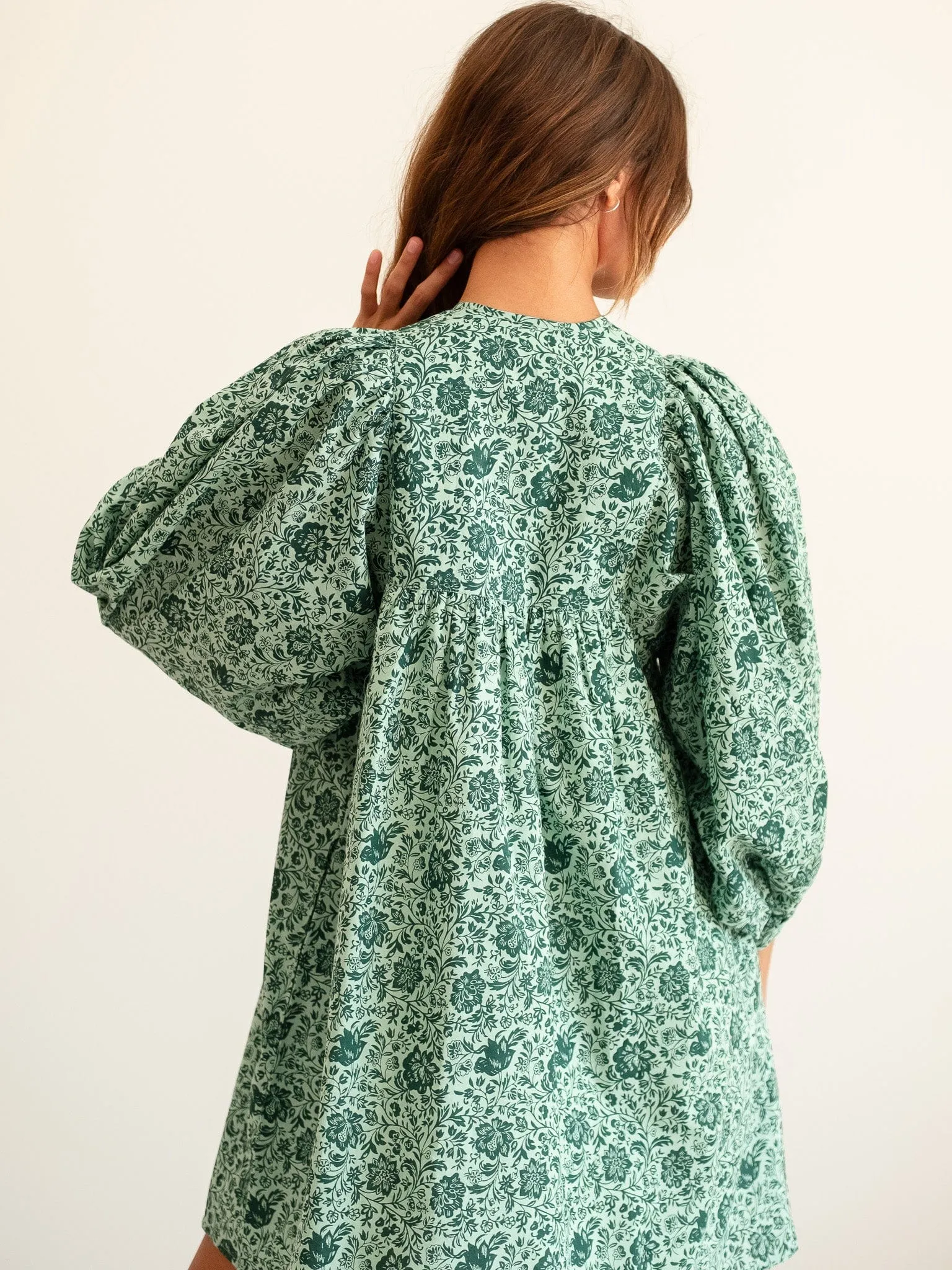 Romantic-Detail Frayed-Edge Daisy Dress in Jade Floral