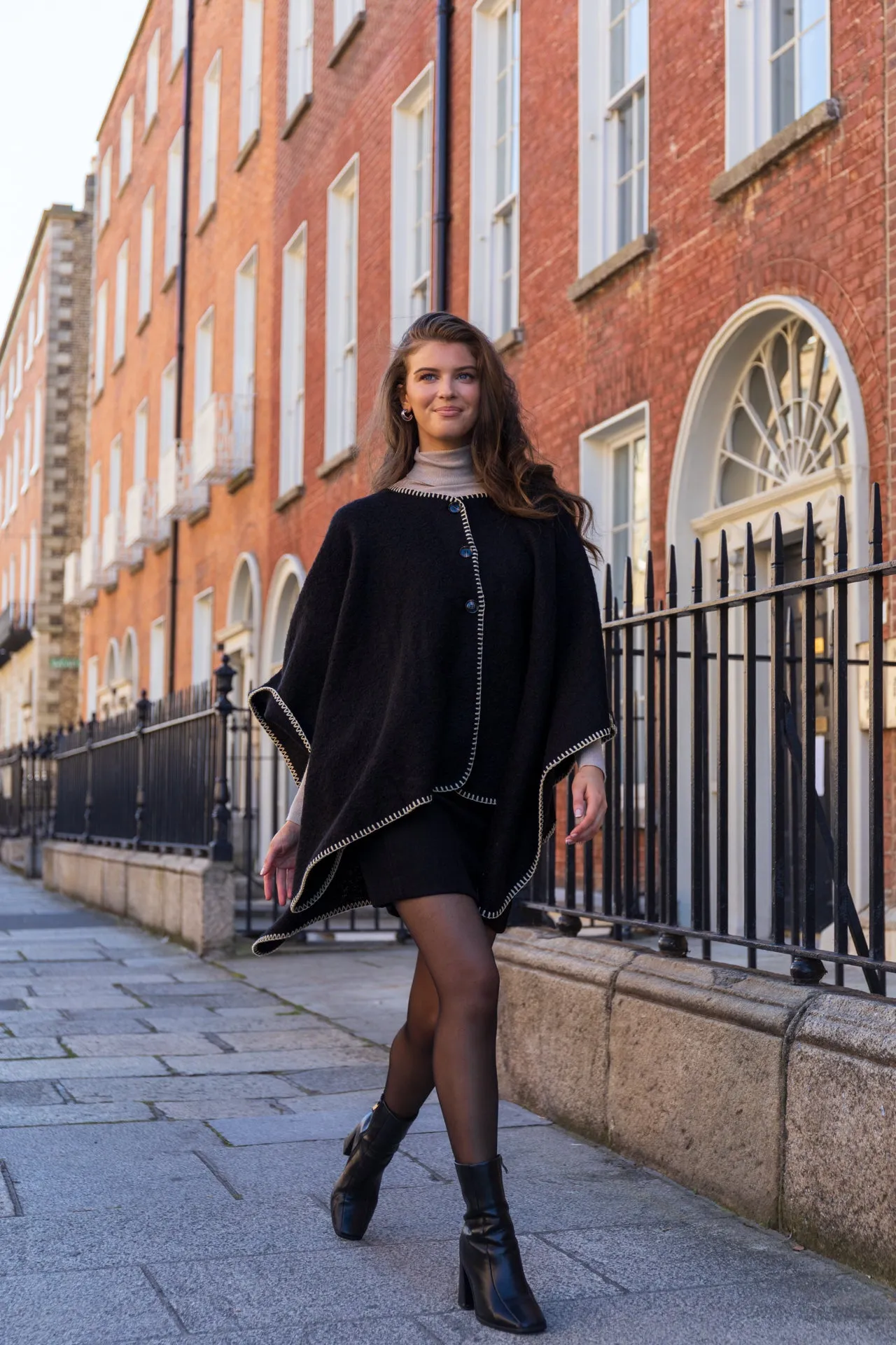 On The Go Layer Santel Black Contrast Stitch Cape