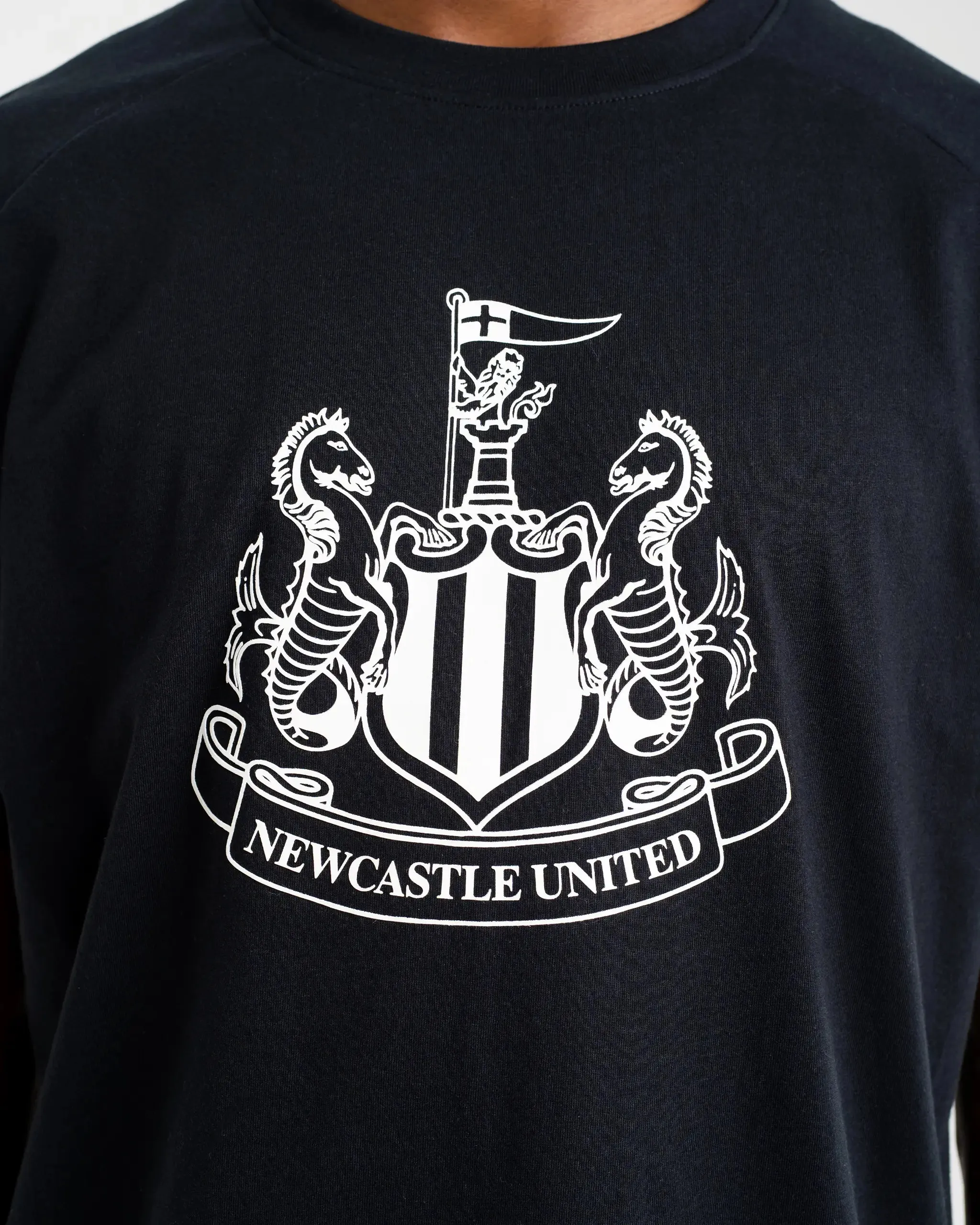 Newcastle United Men's Black Raglan Crest T-Shirt Oversized Fit