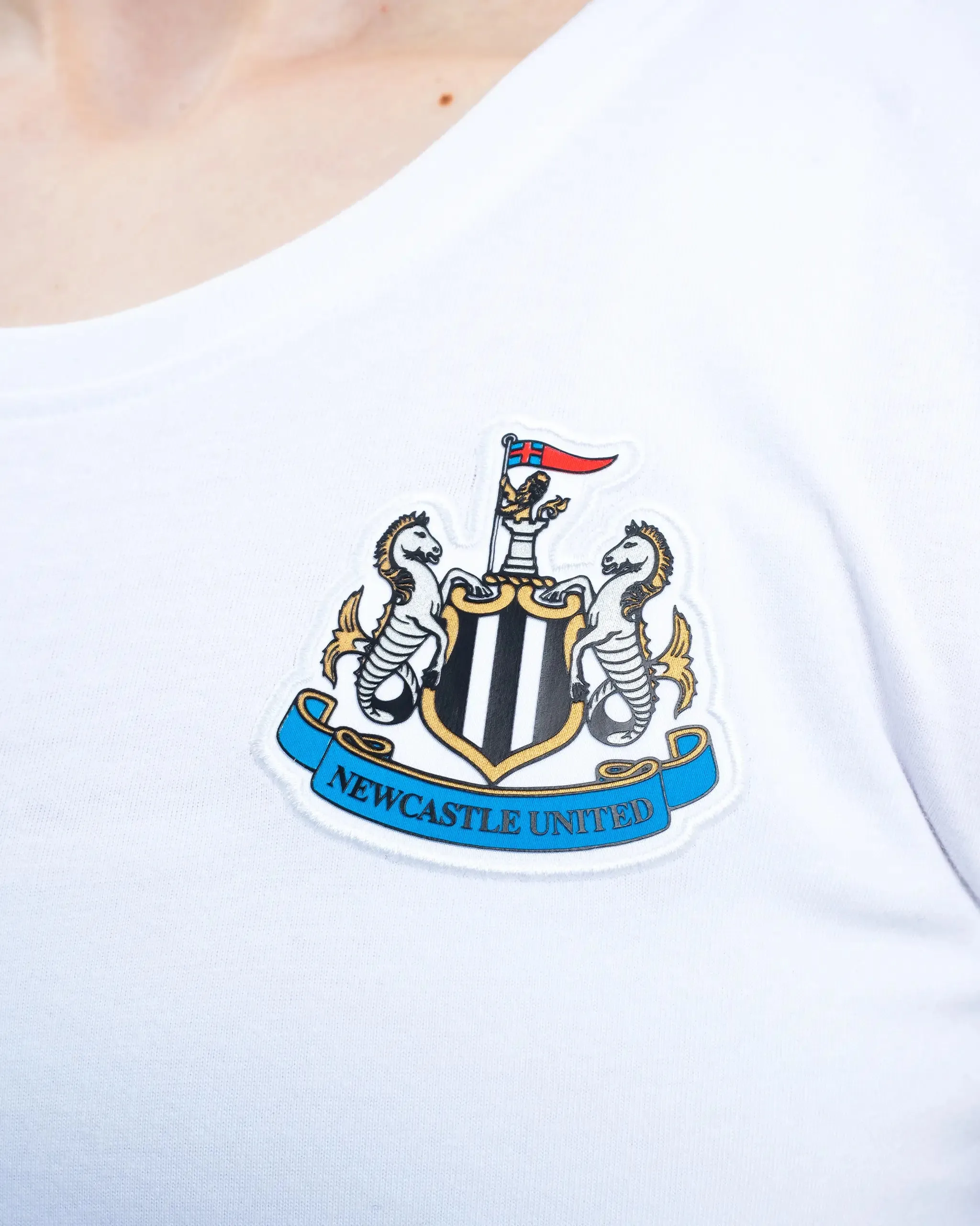 Anti Static Treatment Newcastle United Women's White Terrace Crest T-Shirt