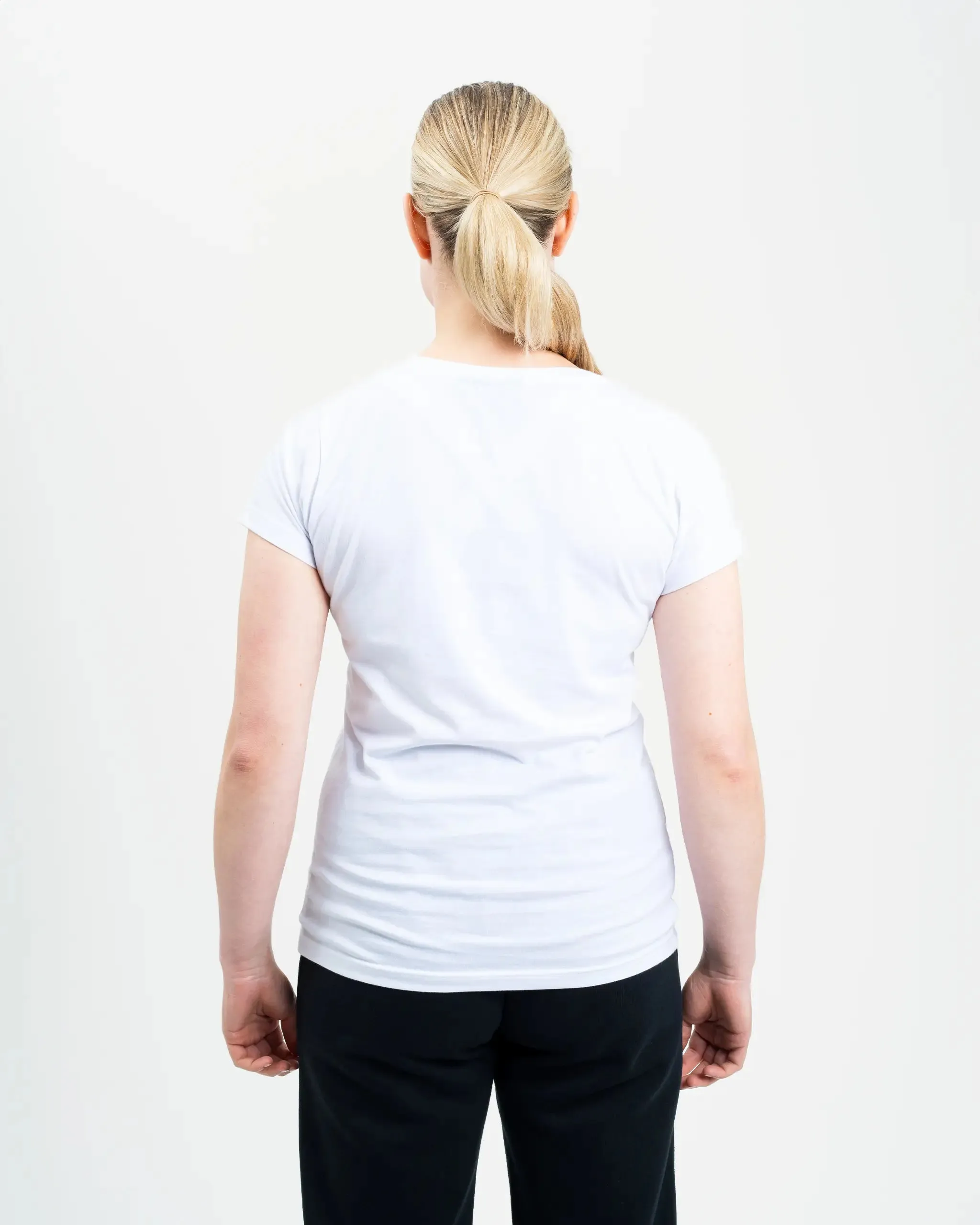 Basic Layering Light Comfort Newcastle United Women's White Terrace Crest T-Shirt