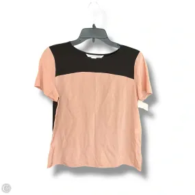Layered Hem Detail Non Iron Finish Top Short Sleeve Designer By Diane Von Furstenberg In Black & Pink, Size: M