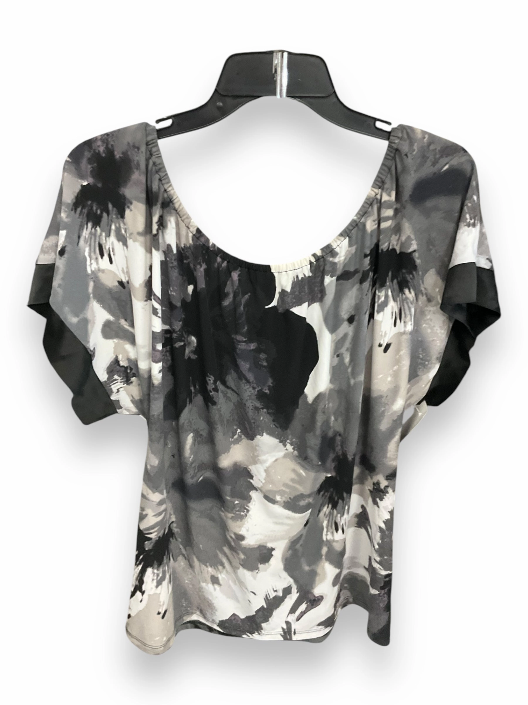 Top Short Sleeve By Express In Black & White, Size: S Sustainable Material Blend