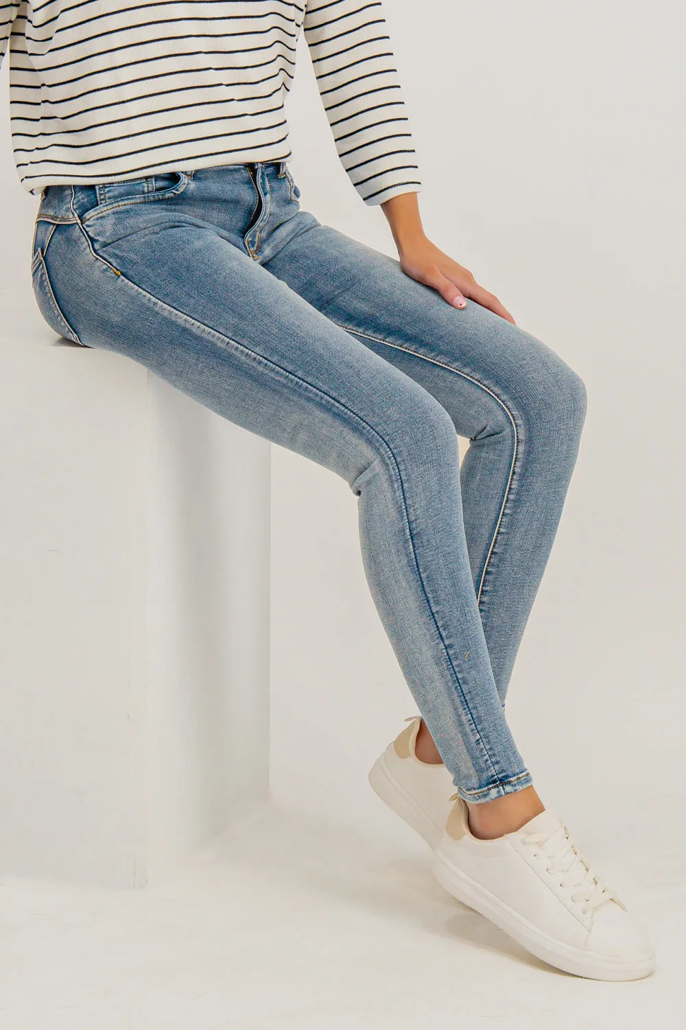 Stylish Cut Compression Fit Toxik Push Up Light Wash Jeans