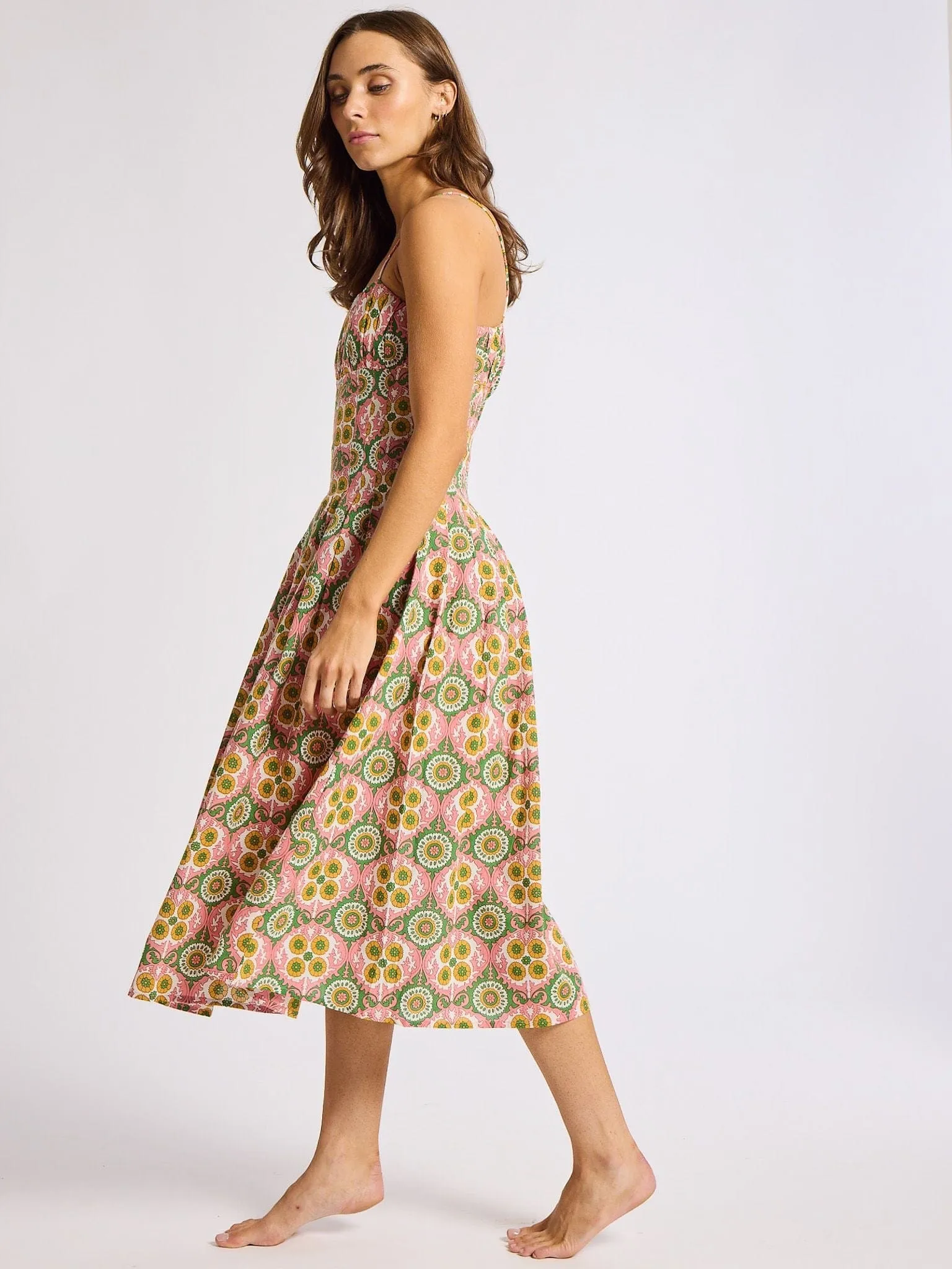 Sleeveless Cut Fashionable Look Tully Dress in Yucatan