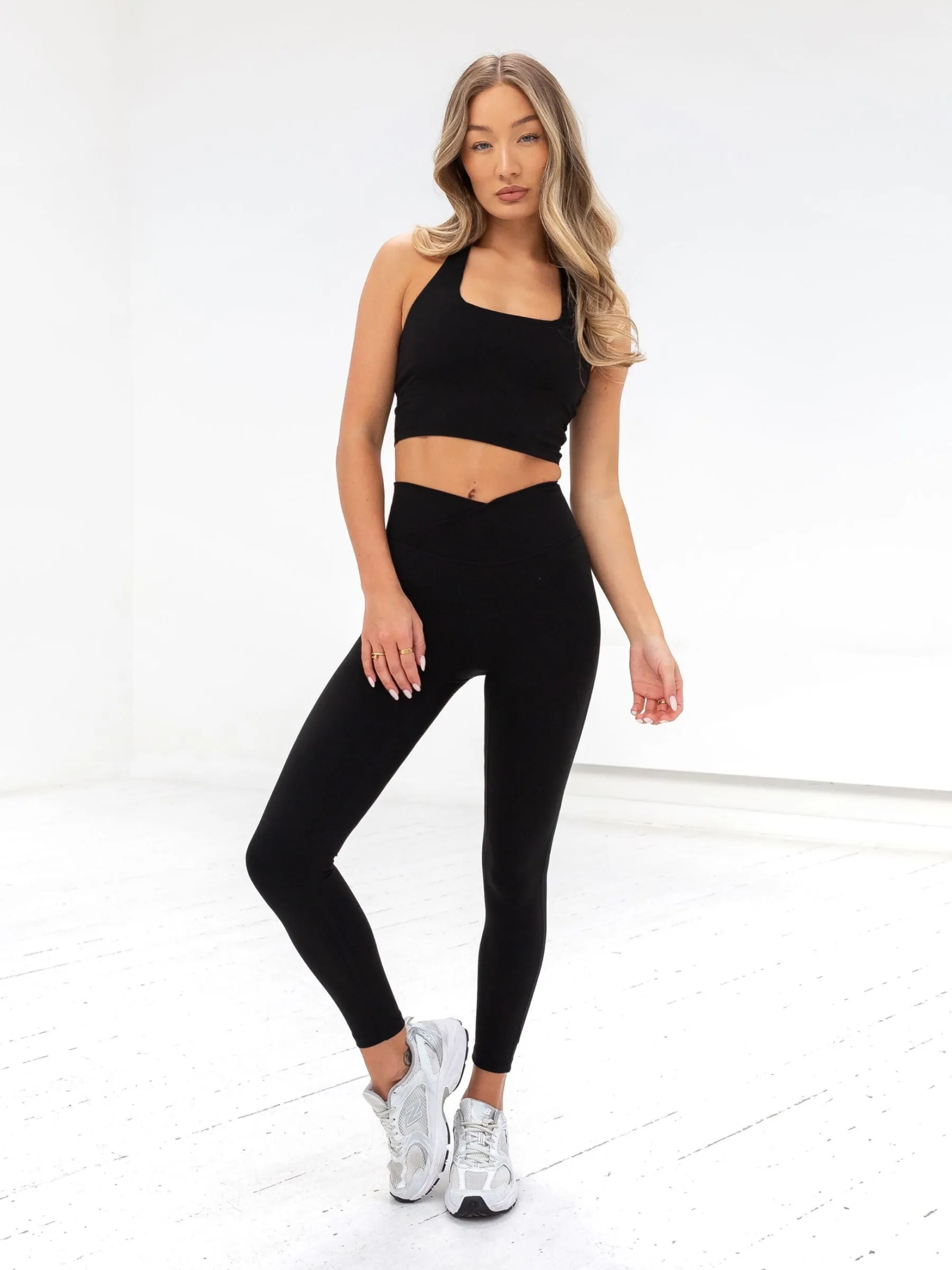 Ultimate Crossover Leggings - Black Flattering Fit Design Shape Retain Outdoor Lover