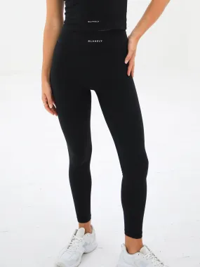 Sleek Form Ultimate Soft Lifestyle Leggings - Black