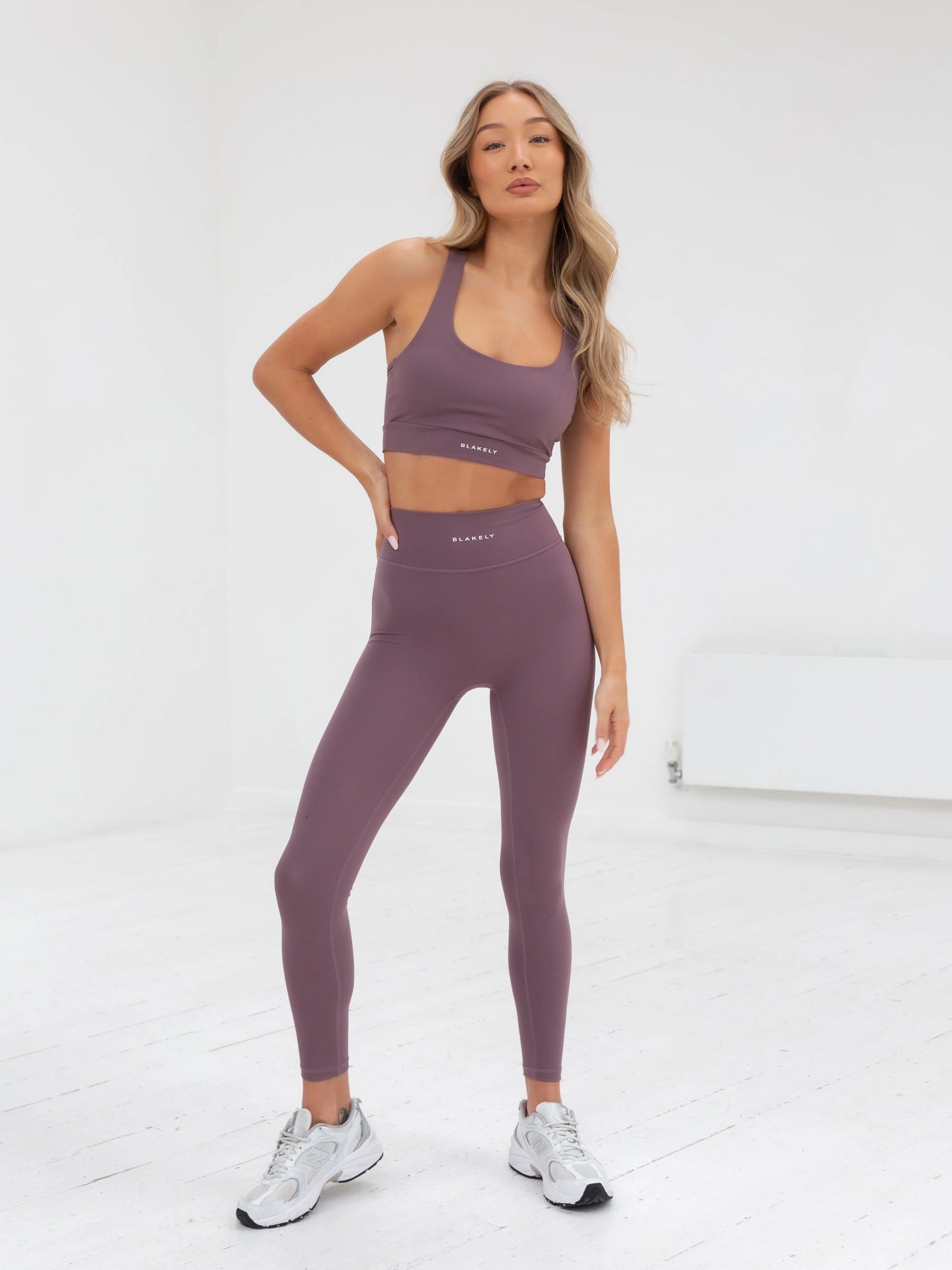 Flat Seams Satin sports outfit Ultimate Active Bra - Light Plum