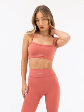 Simple workout outfit Non-Irritating Edges Ultimate Sports Bra - Sunrise Coral