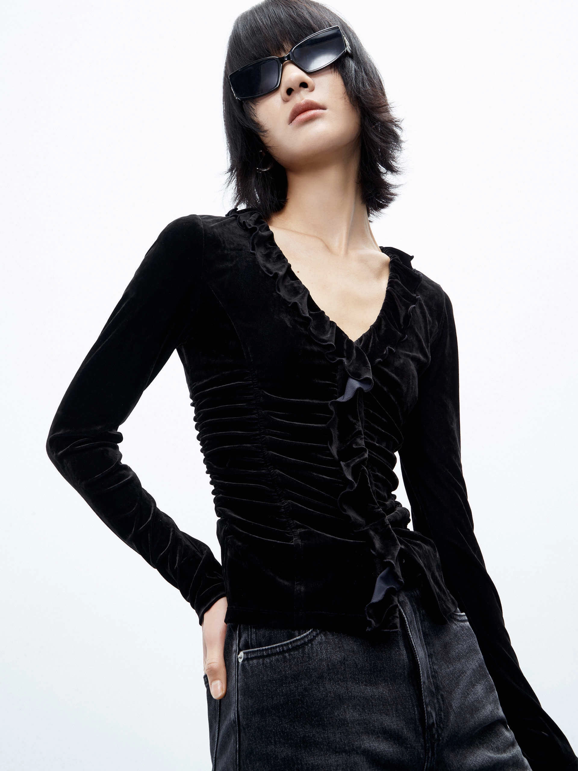 Non Irritating Seams Velvet Ruffle Slim Top