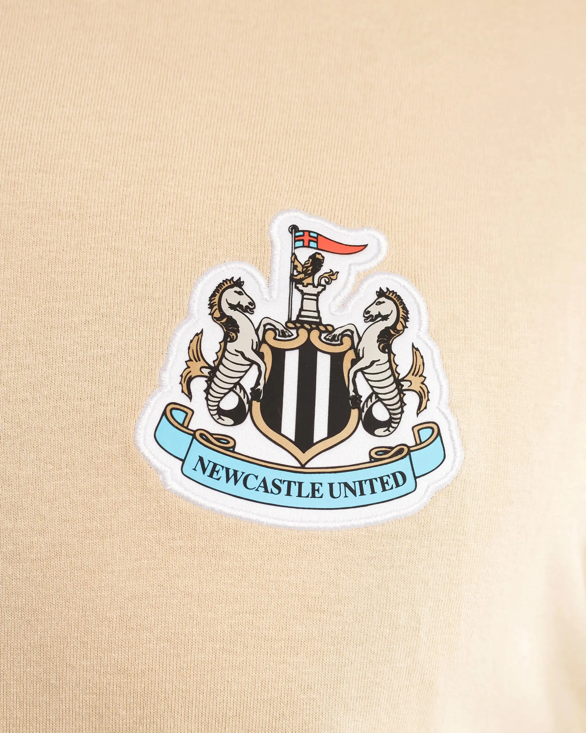 Anti Shrinkage Treatment UV protected Newcastle United Men's Oat Terrace Crest T-Shirt